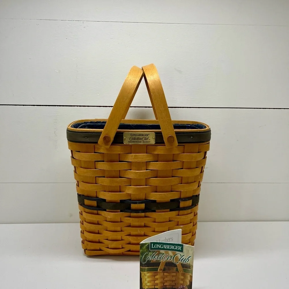 Leuenberger collectors club double handle basket with green accent fabric liner